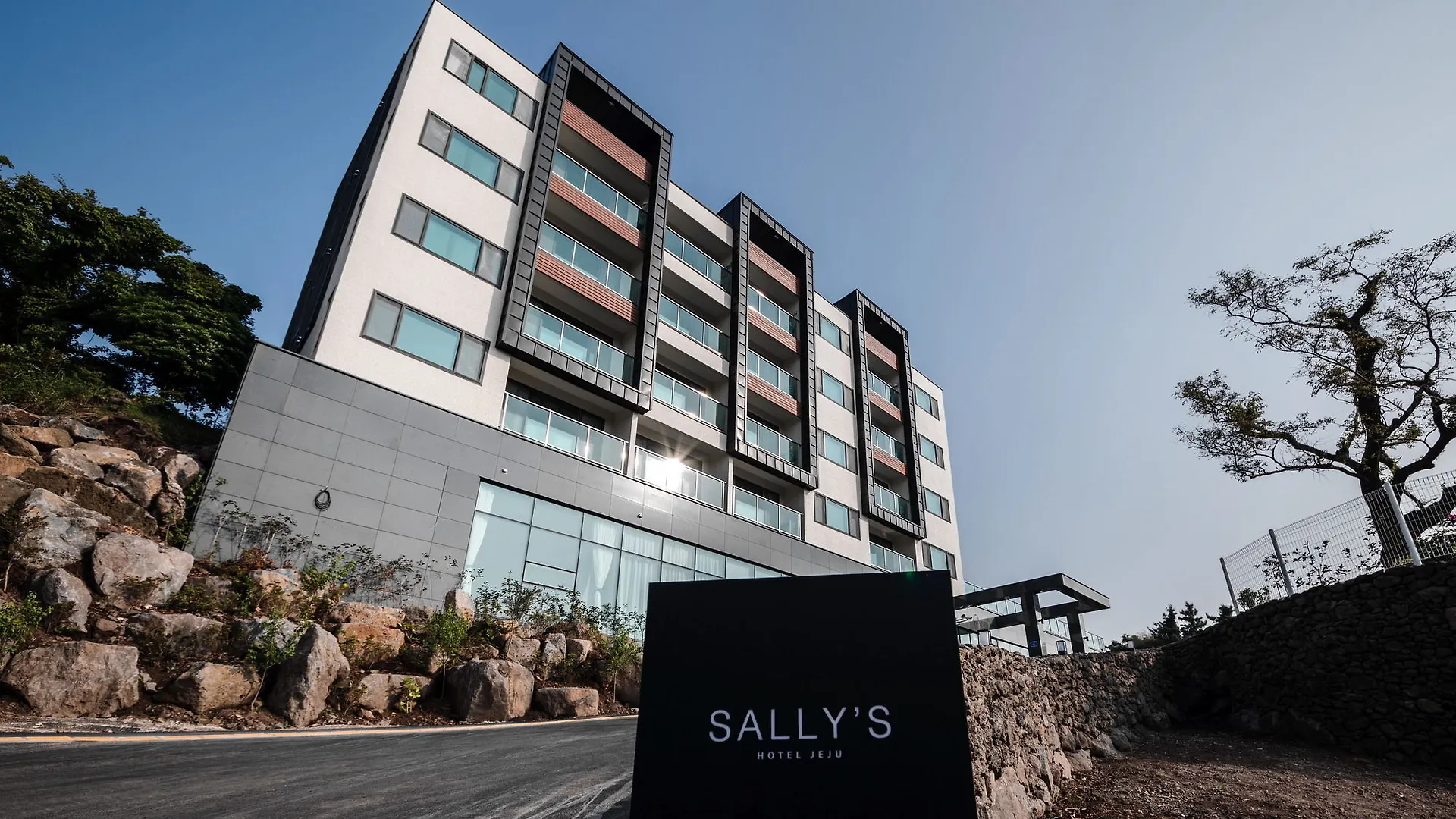 Sally\'S Jeju contacts